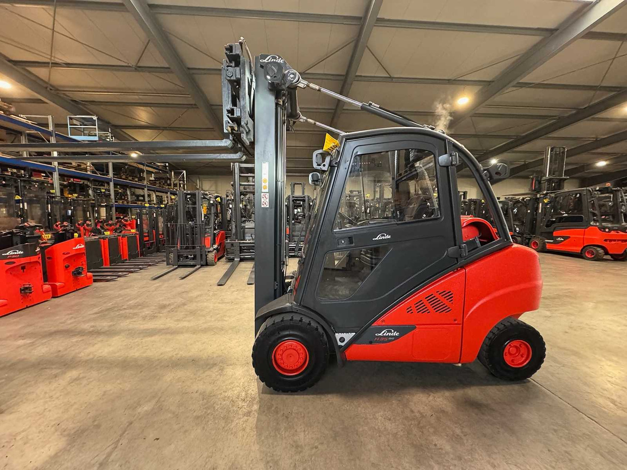 2020 LINDE H35T 3.500KG 3.+4TH VALVE 177CM FORK ADJUSTER TRIPLEX 645CM GAS FORKLIFT FORKLIFT - Xe nâng: hình 1 2020 LINDE H35T 3.500KG 3.+4TH VALVE 177CM FORK ADJUSTER TRIPLEX 645CM GAS FORKLIFT FORKLIFT - Xe nâng: hình 1