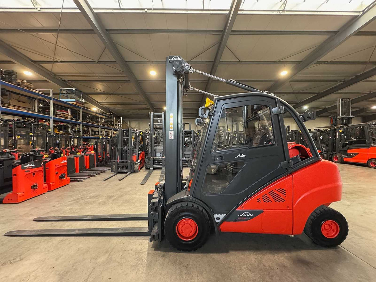 2020 LINDE H35T 3.500KG 3.+4TH VALVE 177CM FORK ADJUSTER TRIPLEX 645CM GAS FORKLIFT FORKLIFT - Xe nâng: hình 4 2020 LINDE H35T 3.500KG 3.+4TH VALVE 177CM FORK ADJUSTER TRIPLEX 645CM GAS FORKLIFT FORKLIFT - Xe nâng: hình 4