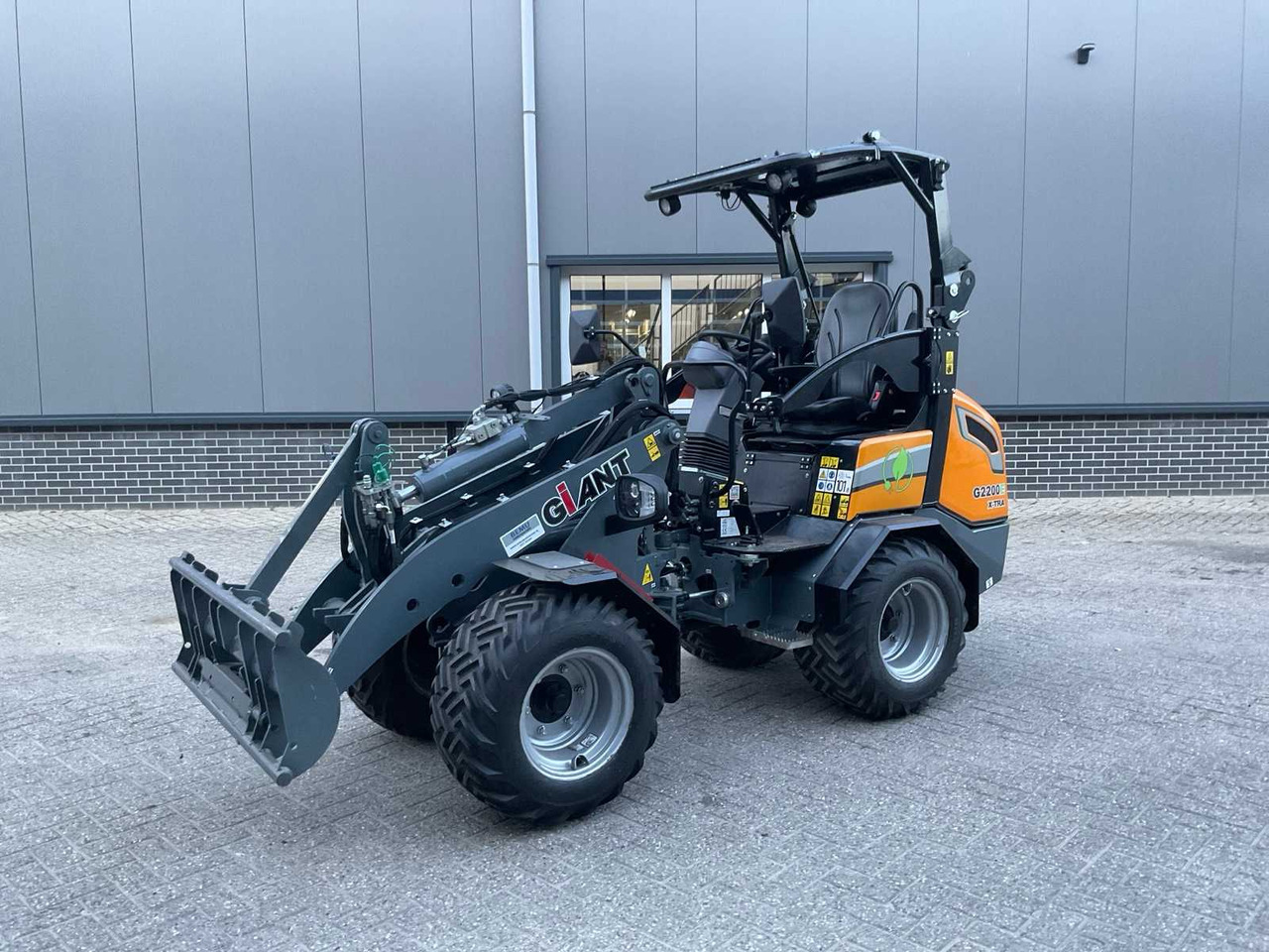 2022 GIANT G2200E X-TRA ELECTRIC MINI SHOVEL - Máy xúc lật bánh lốp: hình 1 2022 GIANT G2200E X-TRA ELECTRIC MINI SHOVEL - Máy xúc lật bánh lốp: hình 1