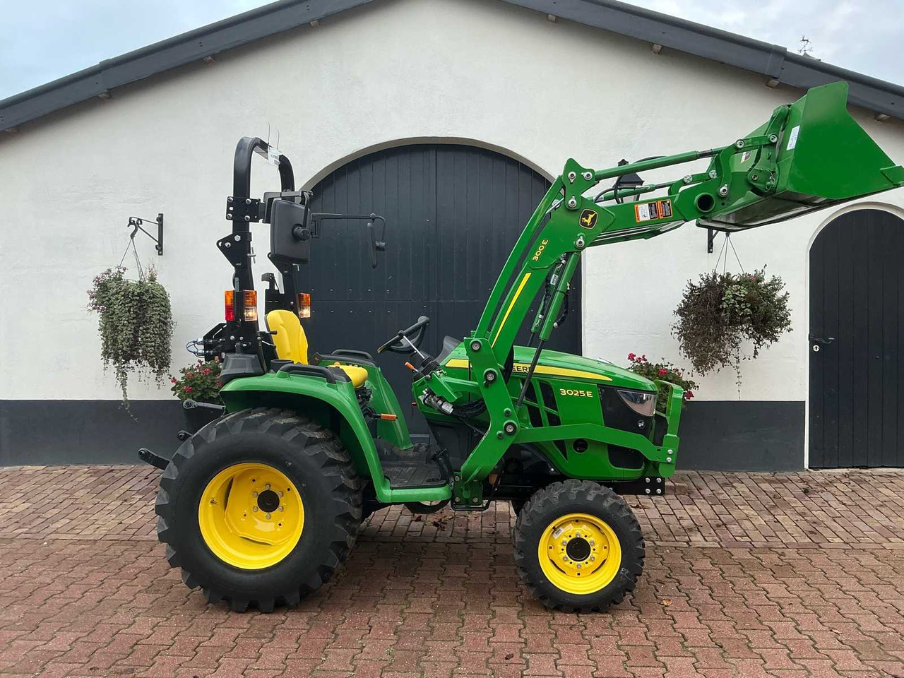 2022 JOHN DEERE E02 ALL-WHEEL DRIVE TRACTOR - Máy cày: hình 4 2022 JOHN DEERE E02 ALL-WHEEL DRIVE TRACTOR - Máy cày: hình 4