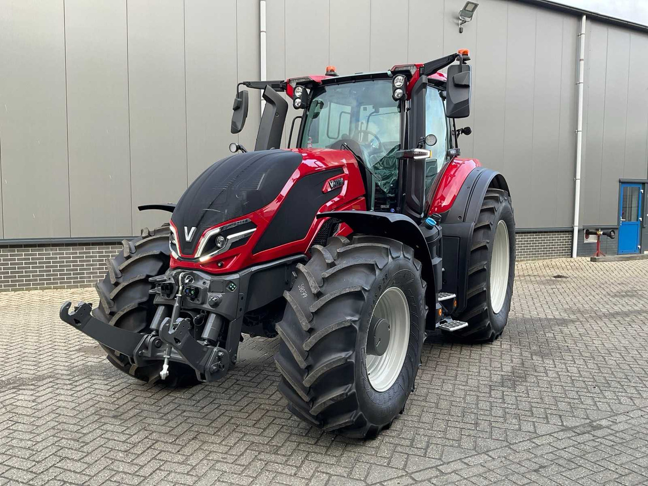 2024 VALTRA Q225 ALL-WHEEL DRIVE FARM TRACTOR - Máy cày: hình 2 2024 VALTRA Q225 ALL-WHEEL DRIVE FARM TRACTOR - Máy cày: hình 2