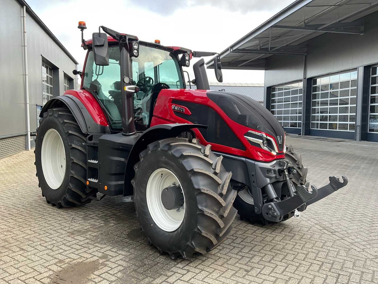 2024 VALTRA Q225 ALL-WHEEL DRIVE FARM TRACTOR - Máy cày: hình 4 2024 VALTRA Q225 ALL-WHEEL DRIVE FARM TRACTOR - Máy cày: hình 4