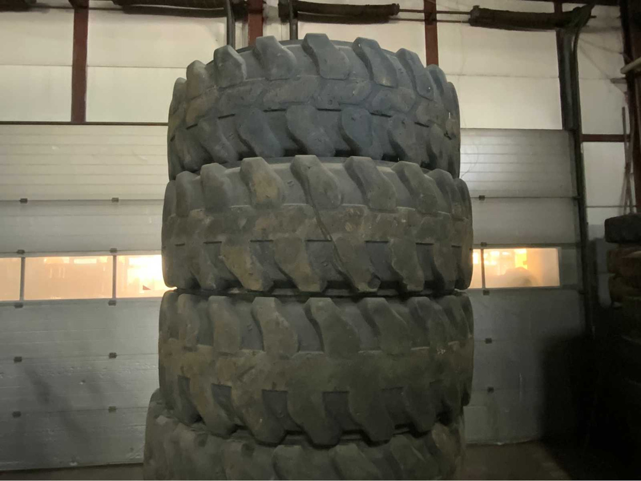 315/80 R22.5 - Lốp và vành cho Máy cày: hình 1 315/80 R22.5 - Lốp và vành cho Máy cày: hình 1