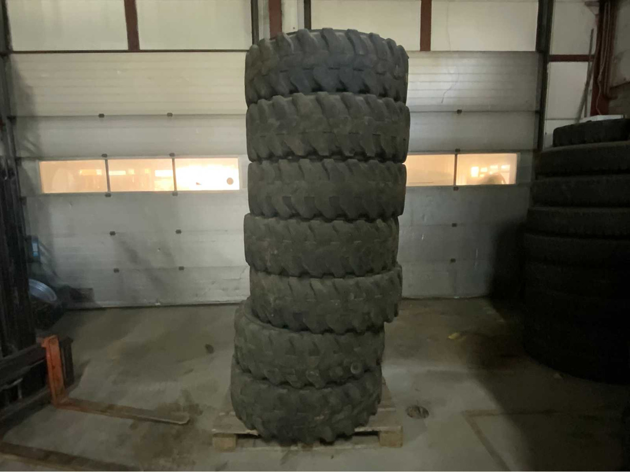 315/80 R22.5 - Lốp và vành cho Máy cày: hình 4 315/80 R22.5 - Lốp và vành cho Máy cày: hình 4