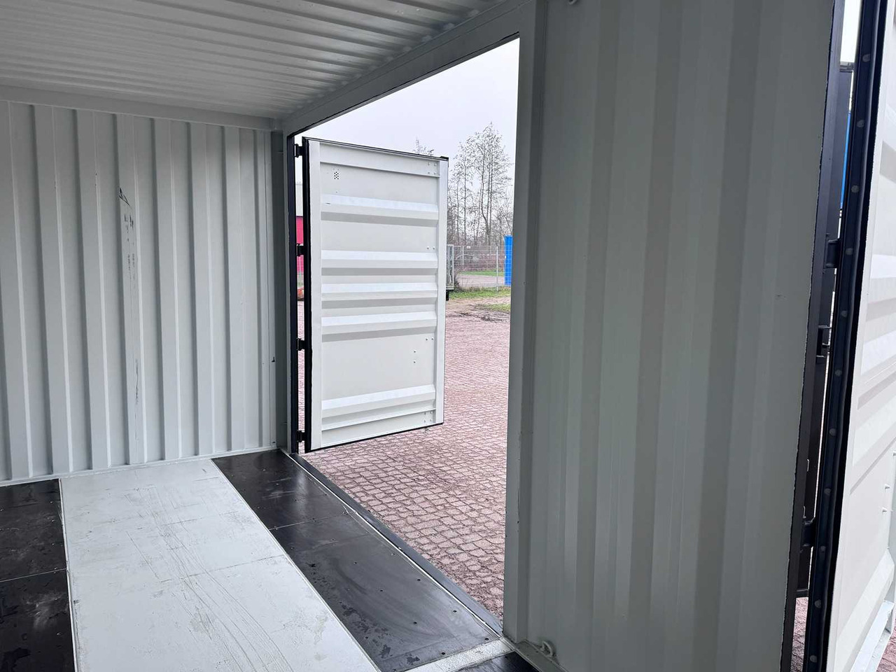 Container biển 40ft High Cube shipping container with 3 side doors: hình 19
