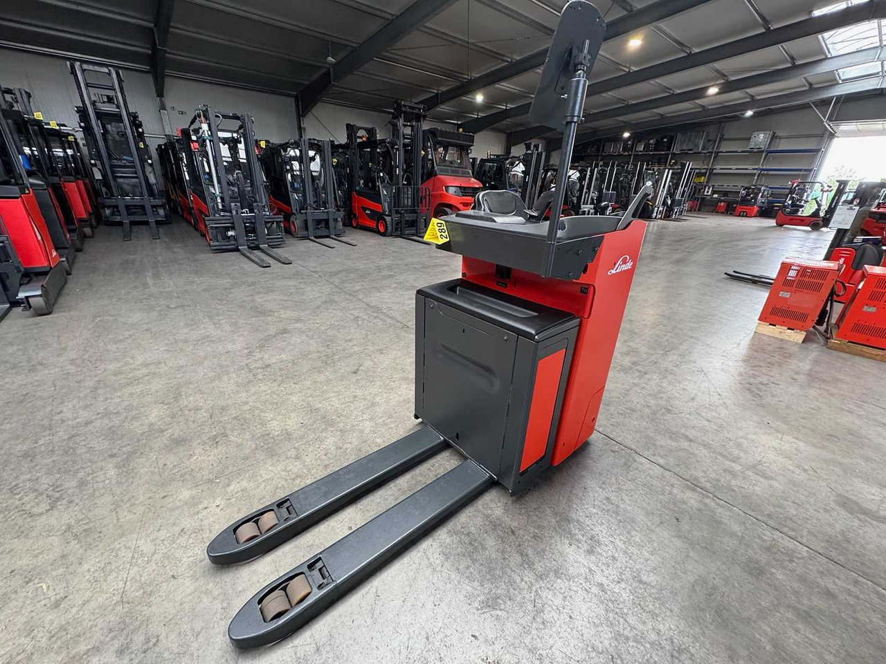 BATTERY 46/2023 BJ.2020 SERVICE + UVV 08/2026 LINDE T20R PALLET TRUCK STACKER ANT 4,715 HOURS - Xe nâng: hình 5 BATTERY 46/2023 BJ.2020 SERVICE + UVV 08/2026 LINDE T20R PALLET TRUCK STACKER ANT 4,715 HOURS - Xe nâng: hình 5
