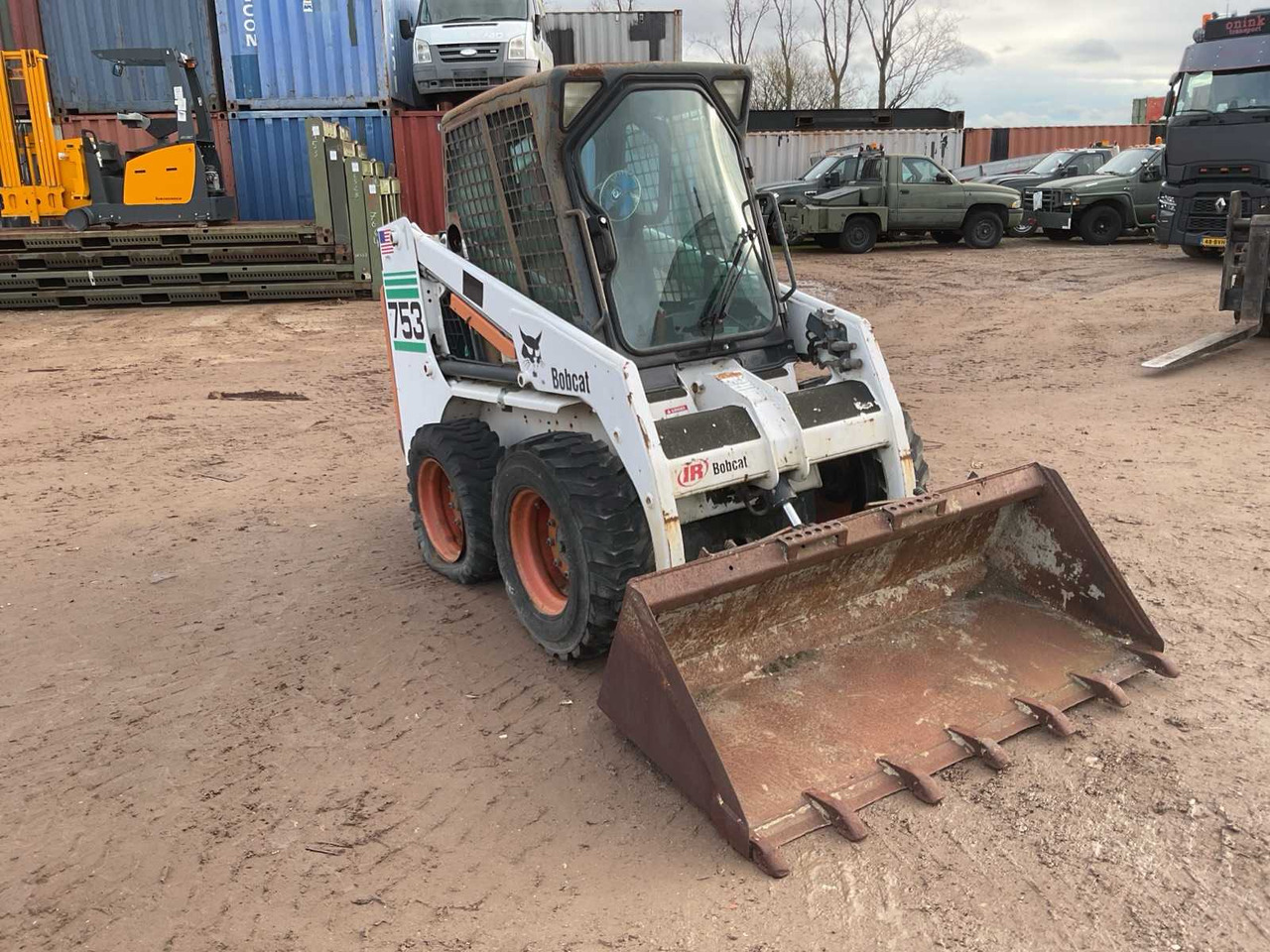 BOBCAT 753 SKID STEER LOADER - Máy xúc lật mini bánh xích: hình 2 BOBCAT 753 SKID STEER LOADER - Máy xúc lật mini bánh xích: hình 2