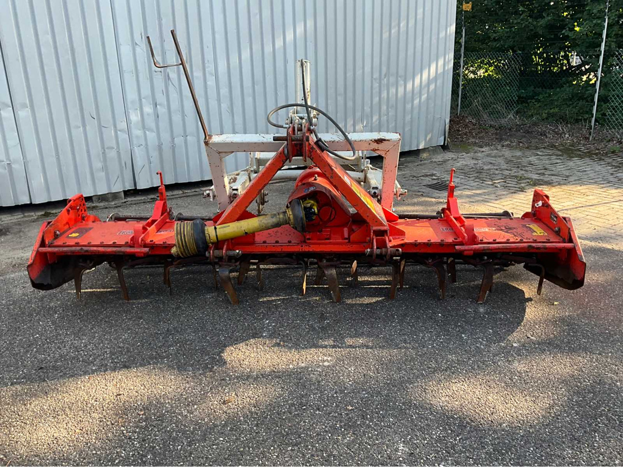 Belrecolt / Kuhn HRB 301D - Dàn xới lưỡi đứng: hình 2 Belrecolt / Kuhn HRB 301D - Dàn xới lưỡi đứng: hình 2