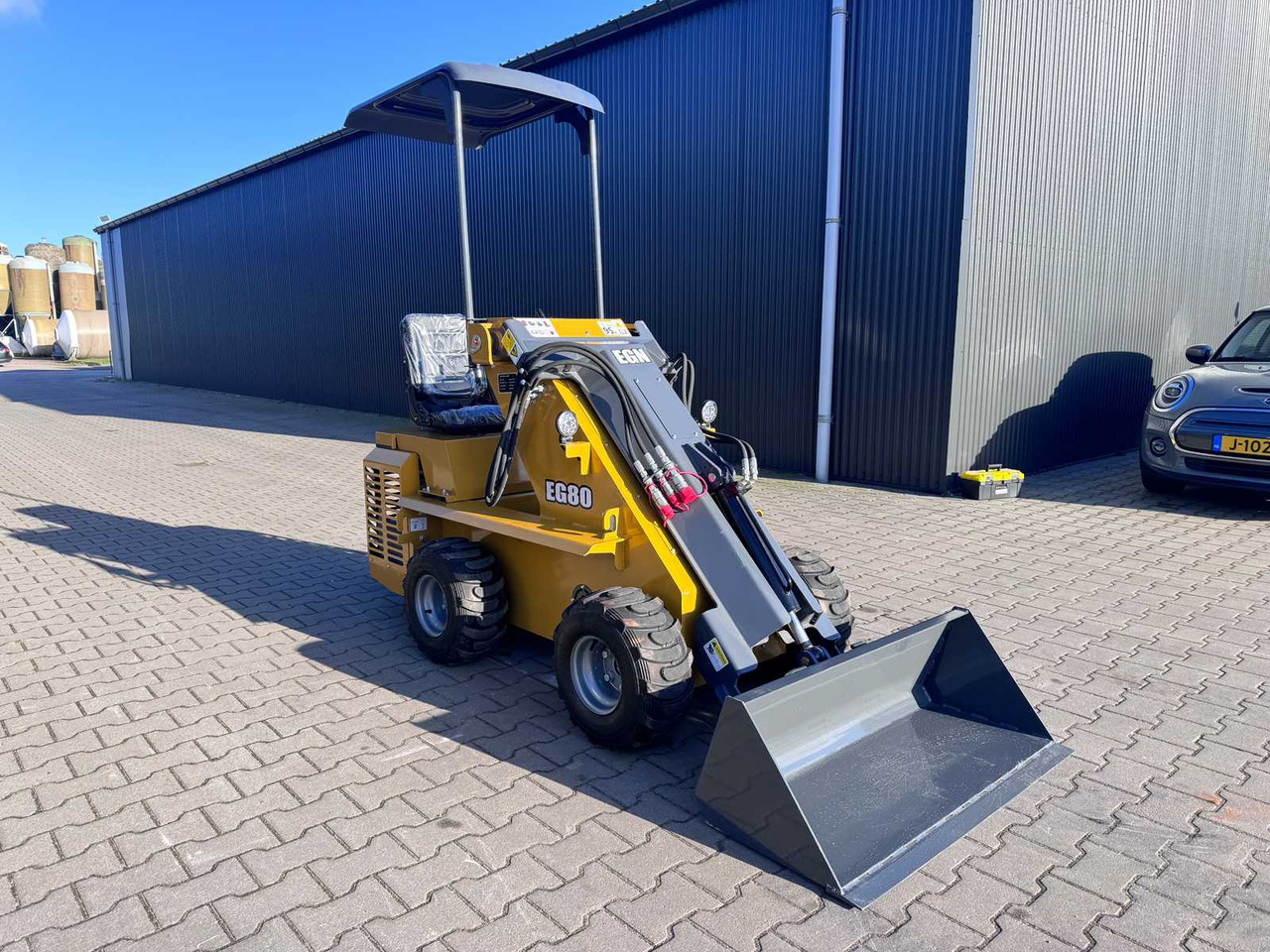 Bison Tek EG80 - Máy xúc lật đa năng: hình 3 Bison Tek EG80 - Máy xúc lật đa năng: hình 3
