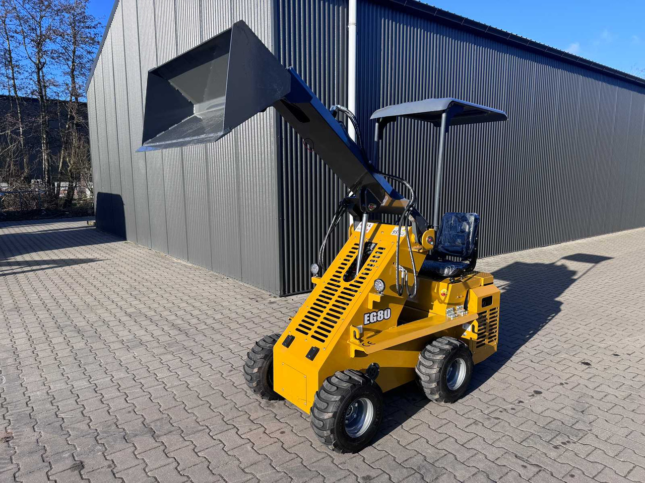 Bison Tek EG80 - Máy xúc lật đa năng: hình 5 Bison Tek EG80 - Máy xúc lật đa năng: hình 5