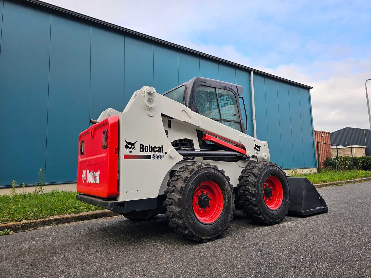 Bobcat S630 - Máy xúc lật đa năng: hình 5 Bobcat S630 - Máy xúc lật đa năng: hình 5