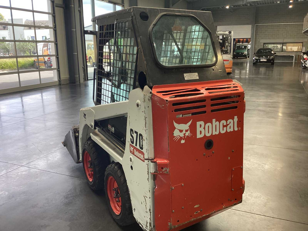 Bobcat S70 - Máy xúc trước múc sau: hình 3 Bobcat S70 - Máy xúc trước múc sau: hình 3