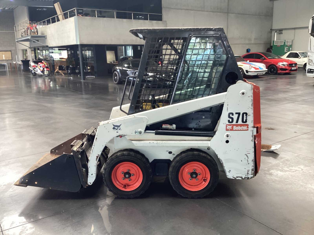 Bobcat S70 - Máy xúc trước múc sau: hình 5 Bobcat S70 - Máy xúc trước múc sau: hình 5