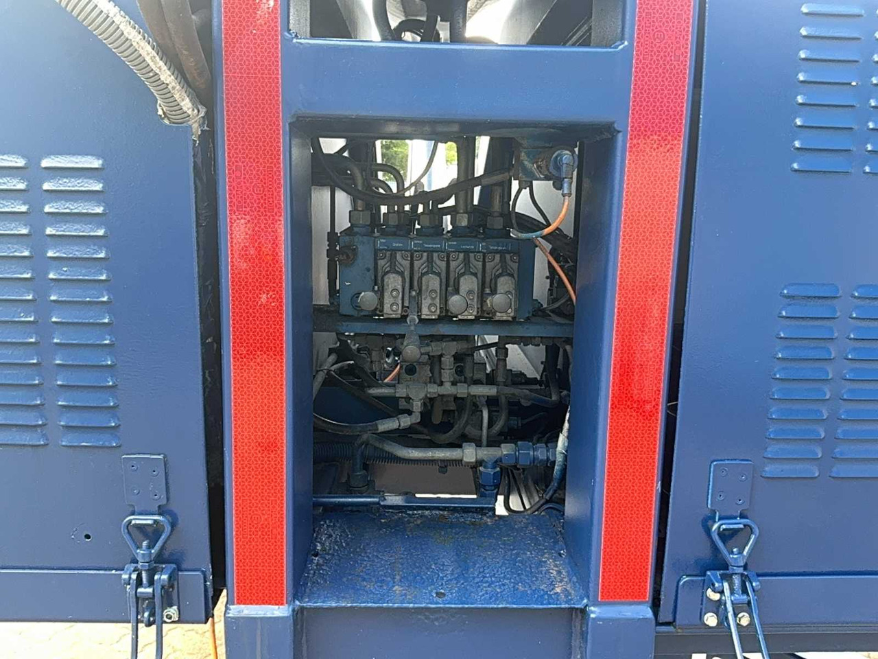 Cẩu bánh lốp Bocker AHM 27 - 1000: hình 26