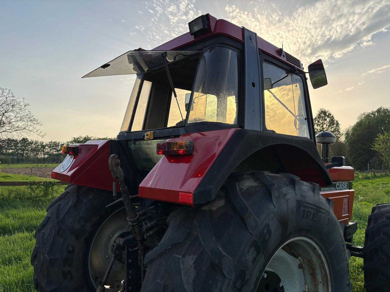 Máy cày CASE INTERNATIONAL - 1988 - 1455 XL - ALL-WHEEL DRIVE FARM TRACTOR: hình 16 Máy cày CASE INTERNATIONAL - 1988 - 1455 XL - ALL-WHEEL DRIVE FARM TRACTOR: hình 16