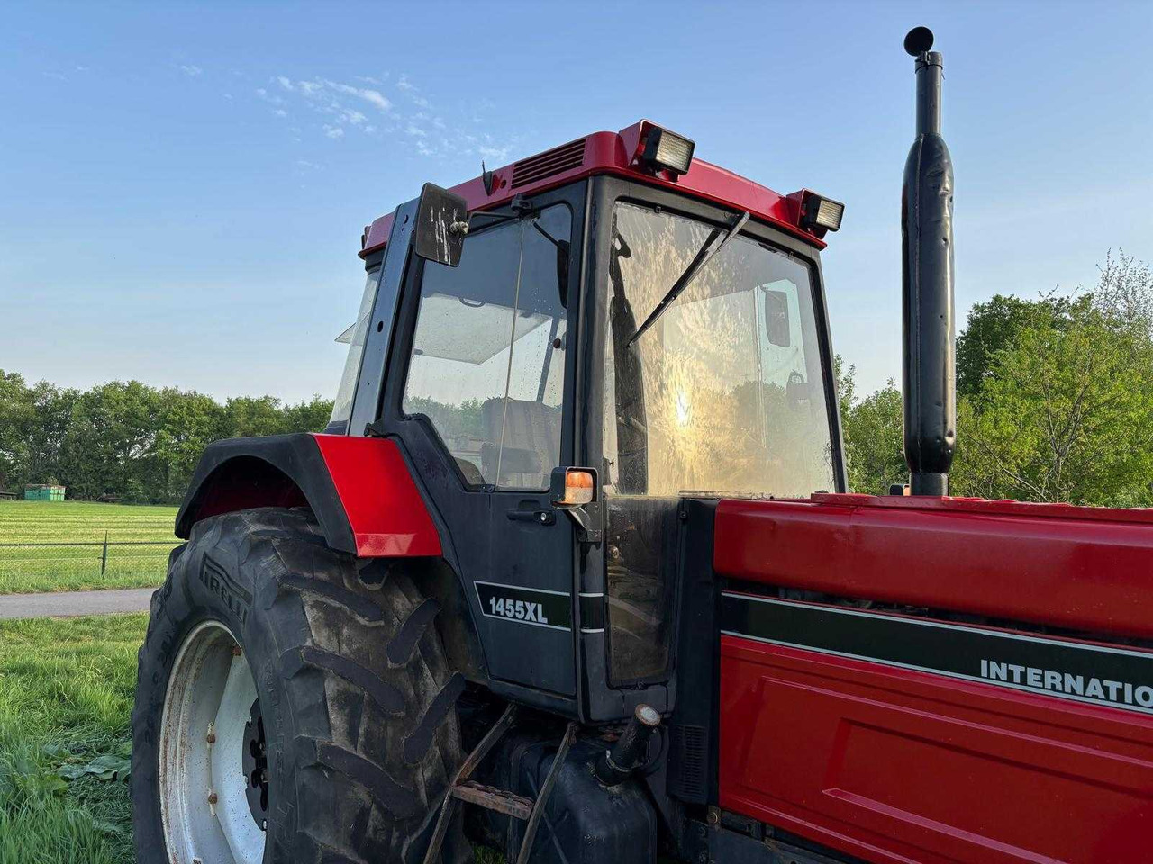 Máy cày CASE INTERNATIONAL - 1988 - 1455 XL - ALL-WHEEL DRIVE FARM TRACTOR: hình 17 Máy cày CASE INTERNATIONAL - 1988 - 1455 XL - ALL-WHEEL DRIVE FARM TRACTOR: hình 17