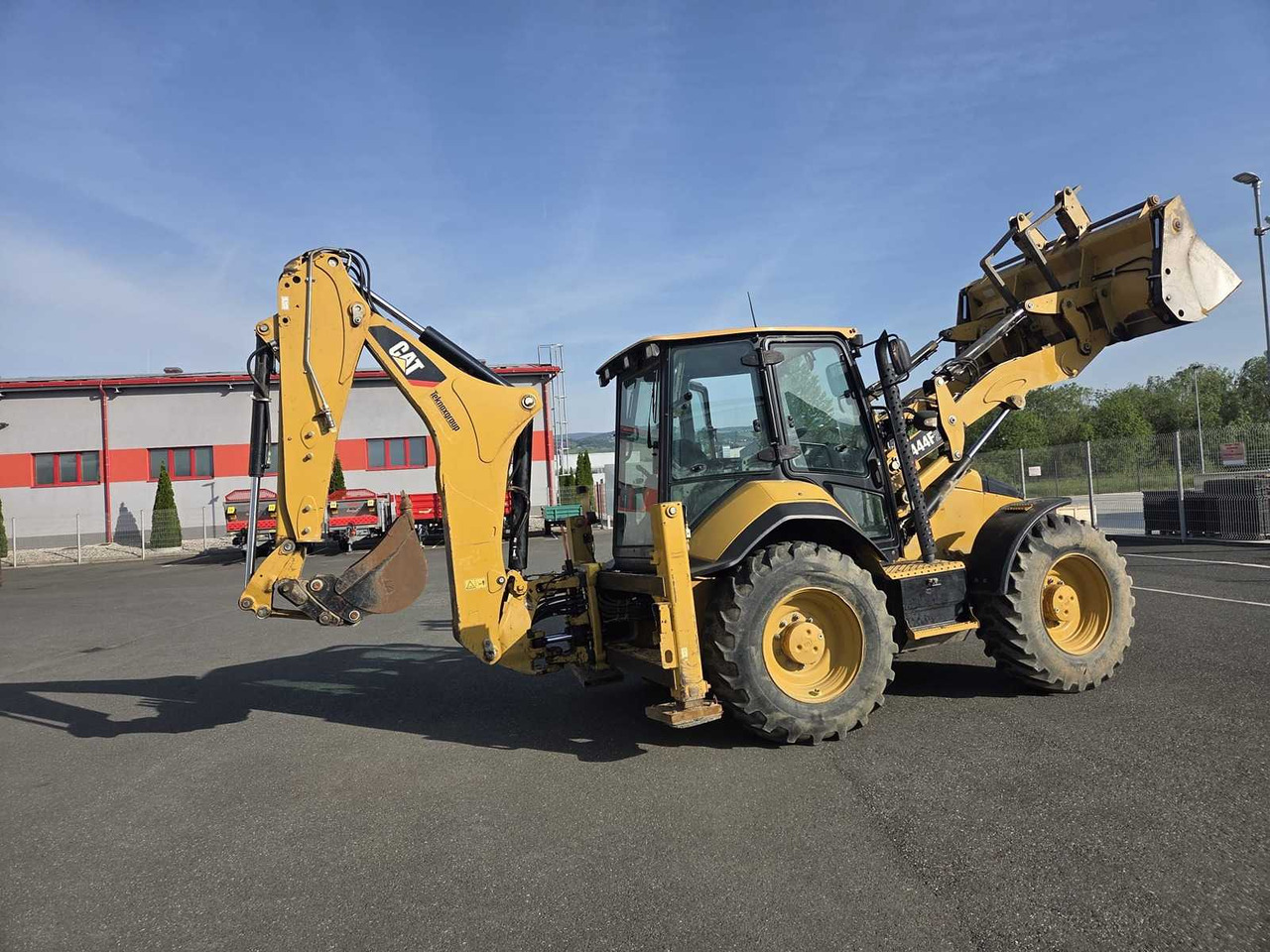 CATERPILLAR 444 F2 - Máy xúc trước múc sau: hình 5 CATERPILLAR 444 F2 - Máy xúc trước múc sau: hình 5