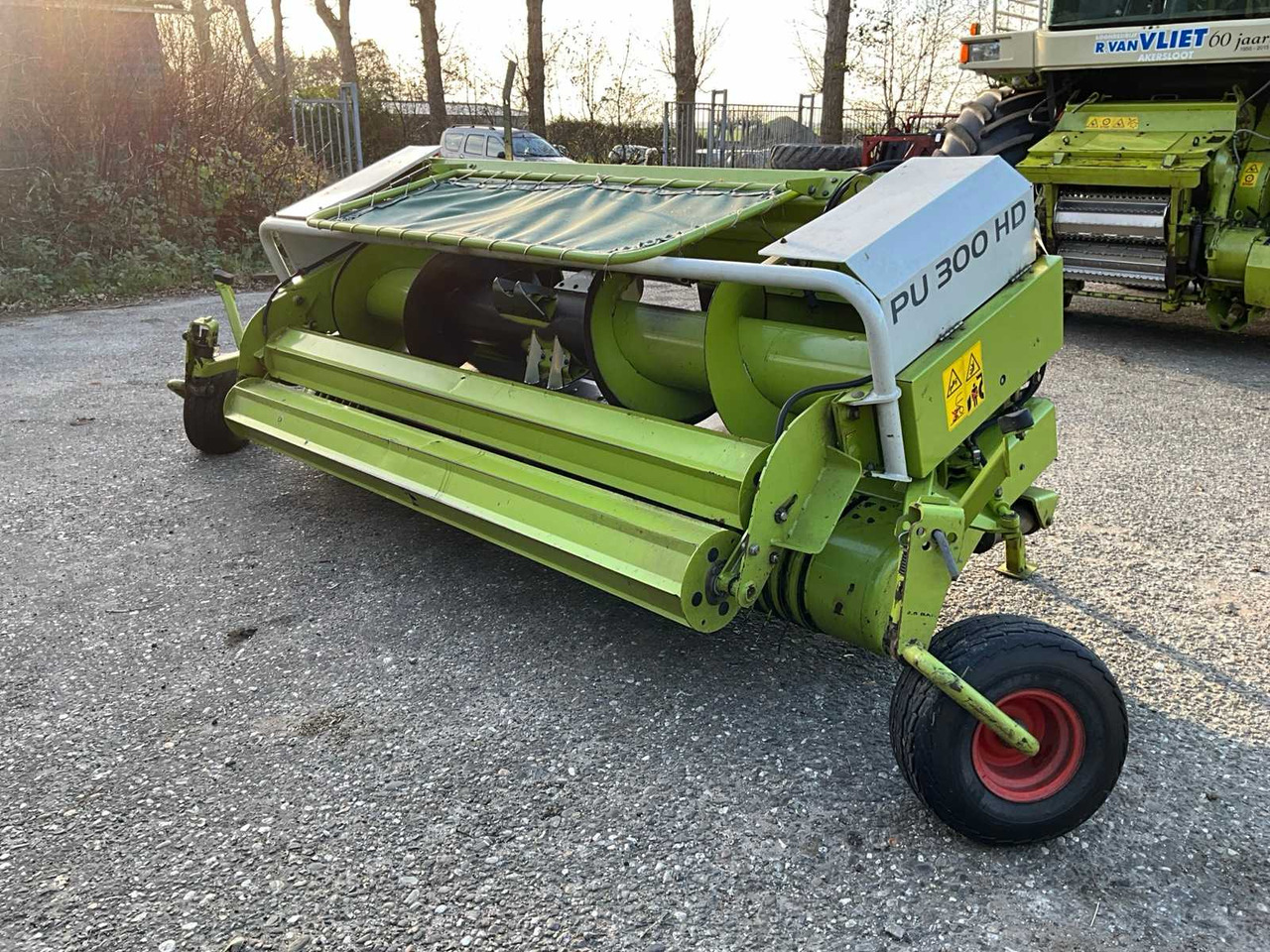 CLAAS PU 300 HD GRAS PICKUP - Máy gặt đập thức ăn gia súc: hình 3 CLAAS PU 300 HD GRAS PICKUP - Máy gặt đập thức ăn gia súc: hình 3