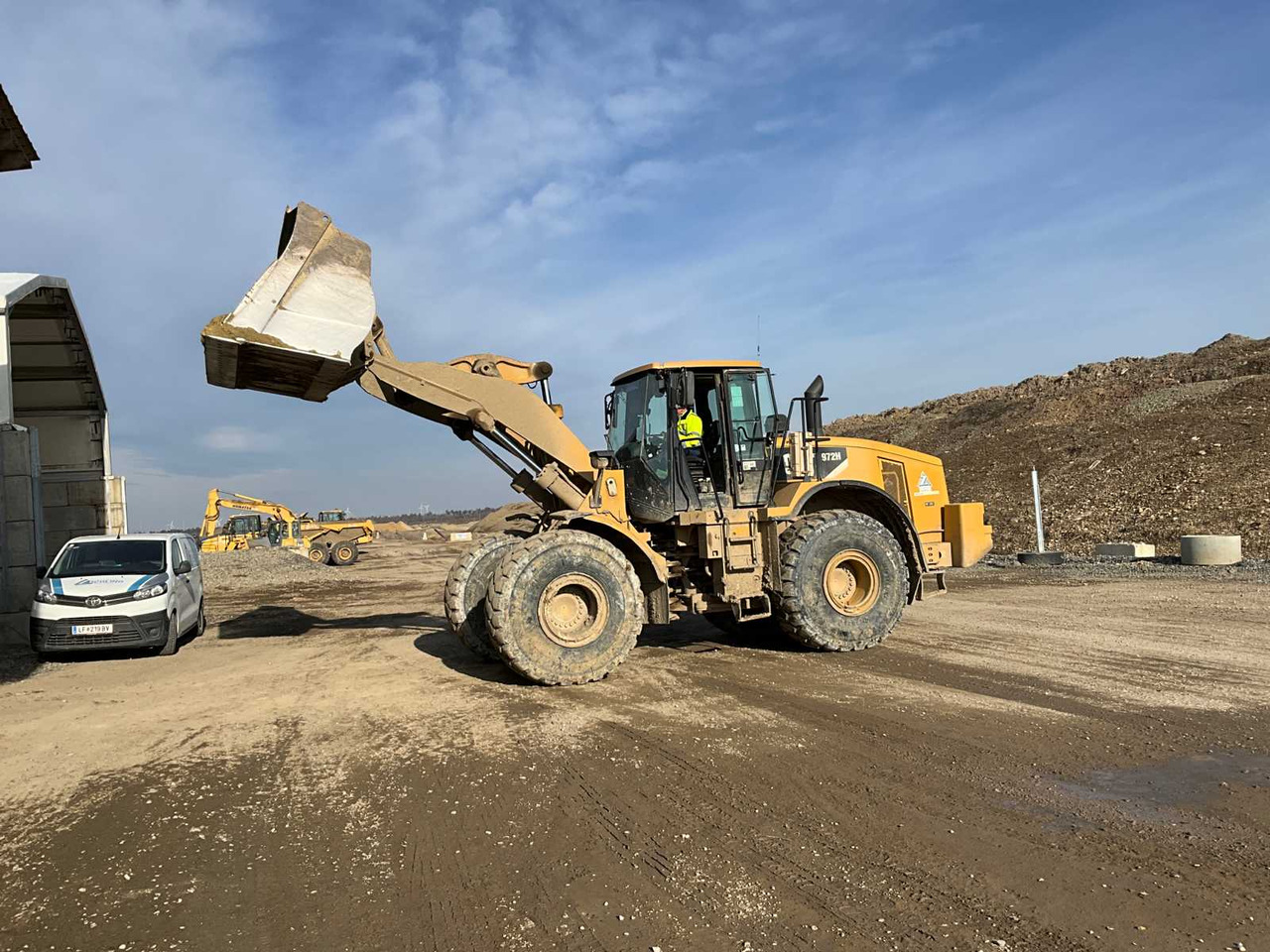 Caterpillar CAT 972H - Máy xúc lật đa năng: hình 1 Caterpillar CAT 972H - Máy xúc lật đa năng: hình 1