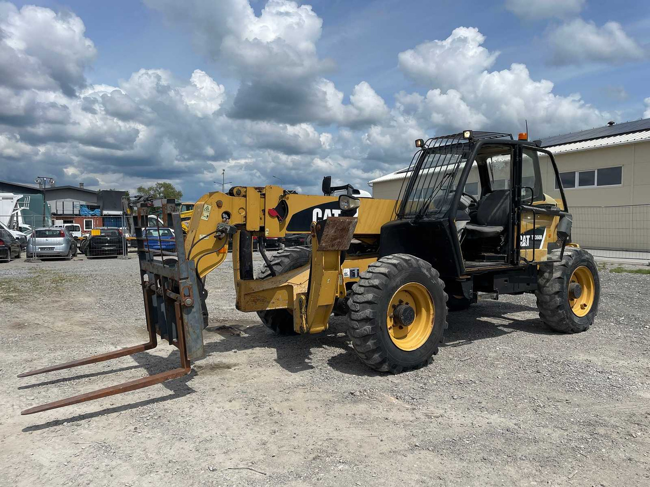Caterpillar TH360B - Máy xúc lật bánh lốp: hình 2 Caterpillar TH360B - Máy xúc lật bánh lốp: hình 2
