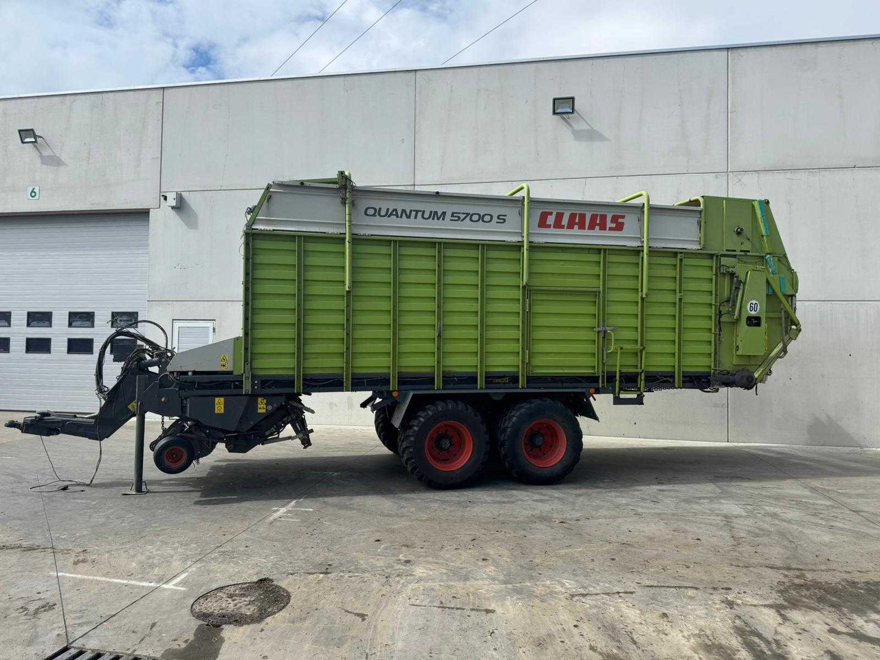 Claas Quantum 5700S - Trang thiết bị dàn trải: hình 2 Claas Quantum 5700S - Trang thiết bị dàn trải: hình 2