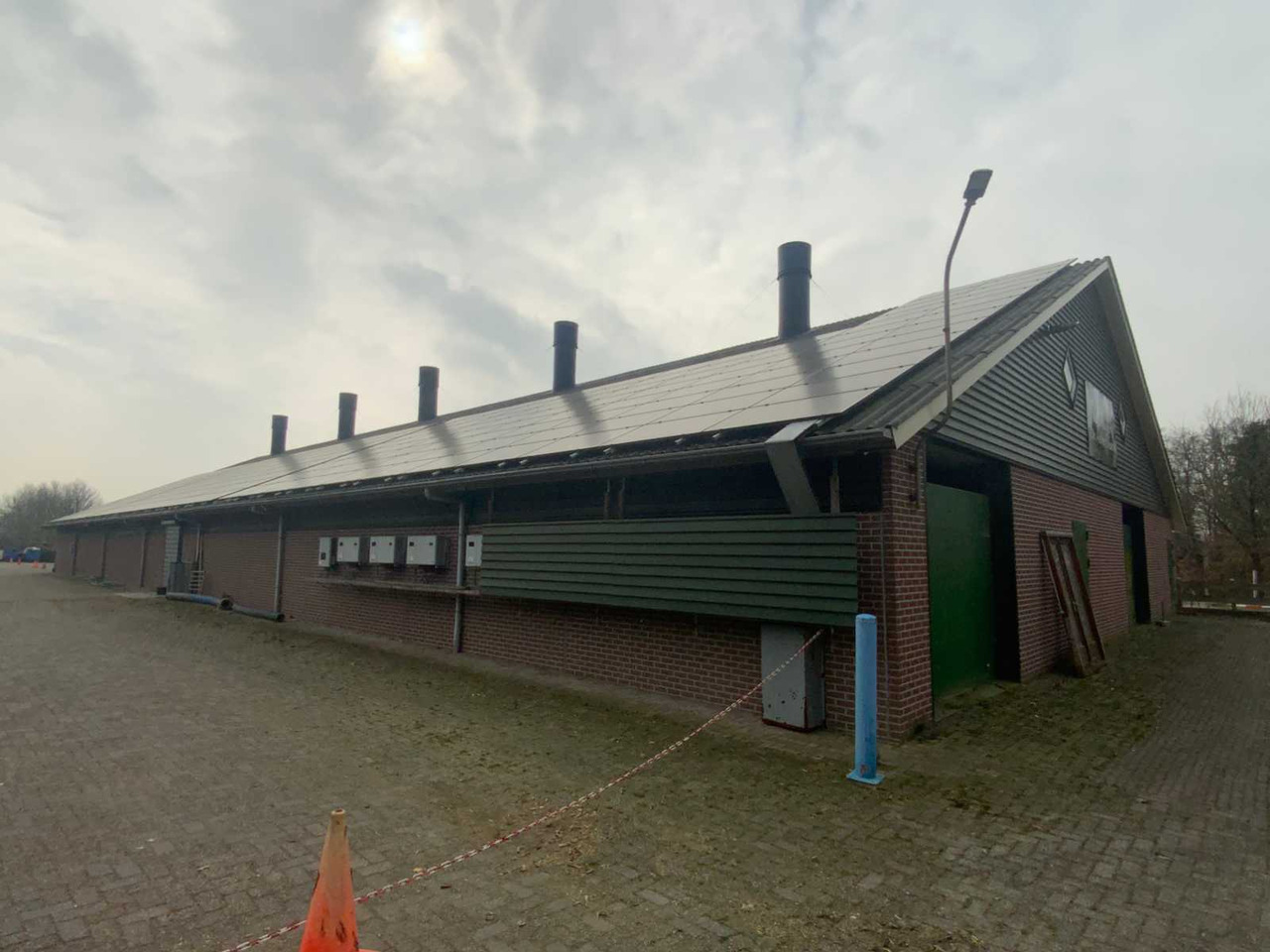 Complete prefab barn with solar panel installation - Trang thiết bị gia súc: hình 3 Complete prefab barn with solar panel installation - Trang thiết bị gia súc: hình 3