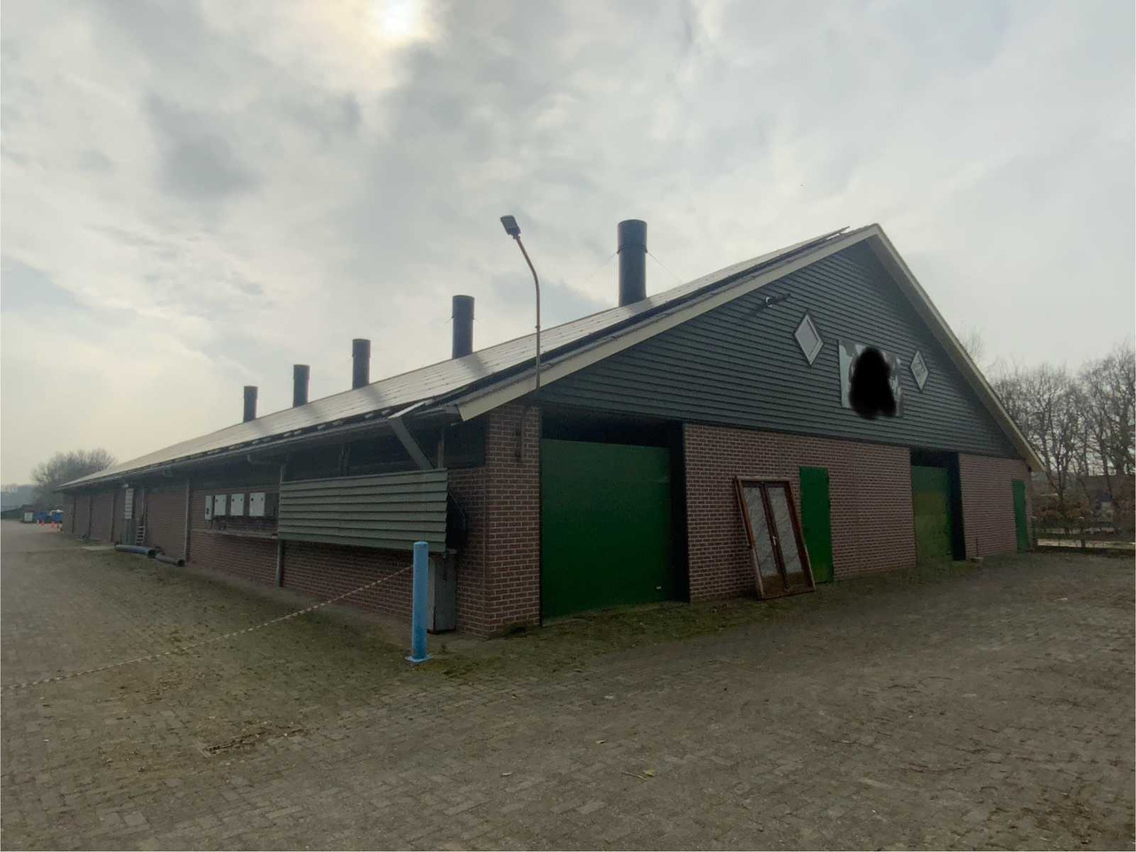 Complete prefab barn with solar panel installation - Trang thiết bị gia súc: hình 2 Complete prefab barn with solar panel installation - Trang thiết bị gia súc: hình 2