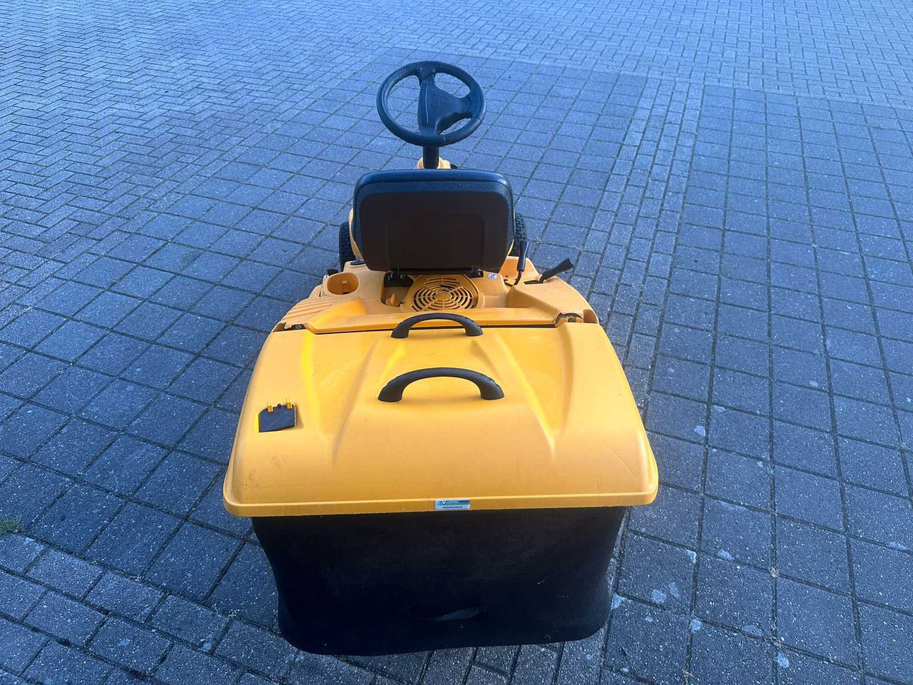 Cubcadet - Máy cắt cỏ vườn: hình 5 Cubcadet - Máy cắt cỏ vườn: hình 5