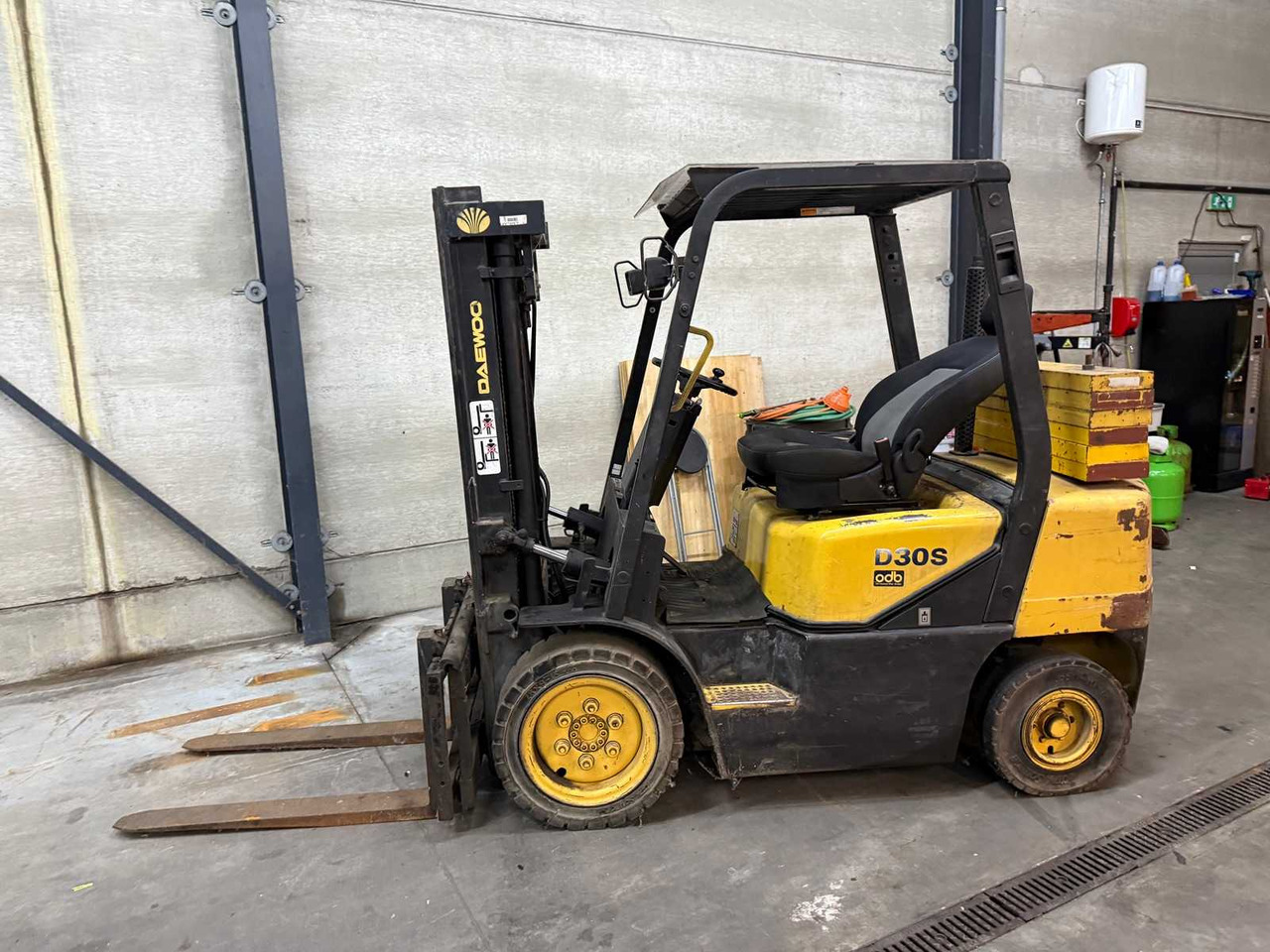 DAEWOO - 2005 - D30S - FORKLIFT - Xe nâng: hình 4 DAEWOO - 2005 - D30S - FORKLIFT - Xe nâng: hình 4