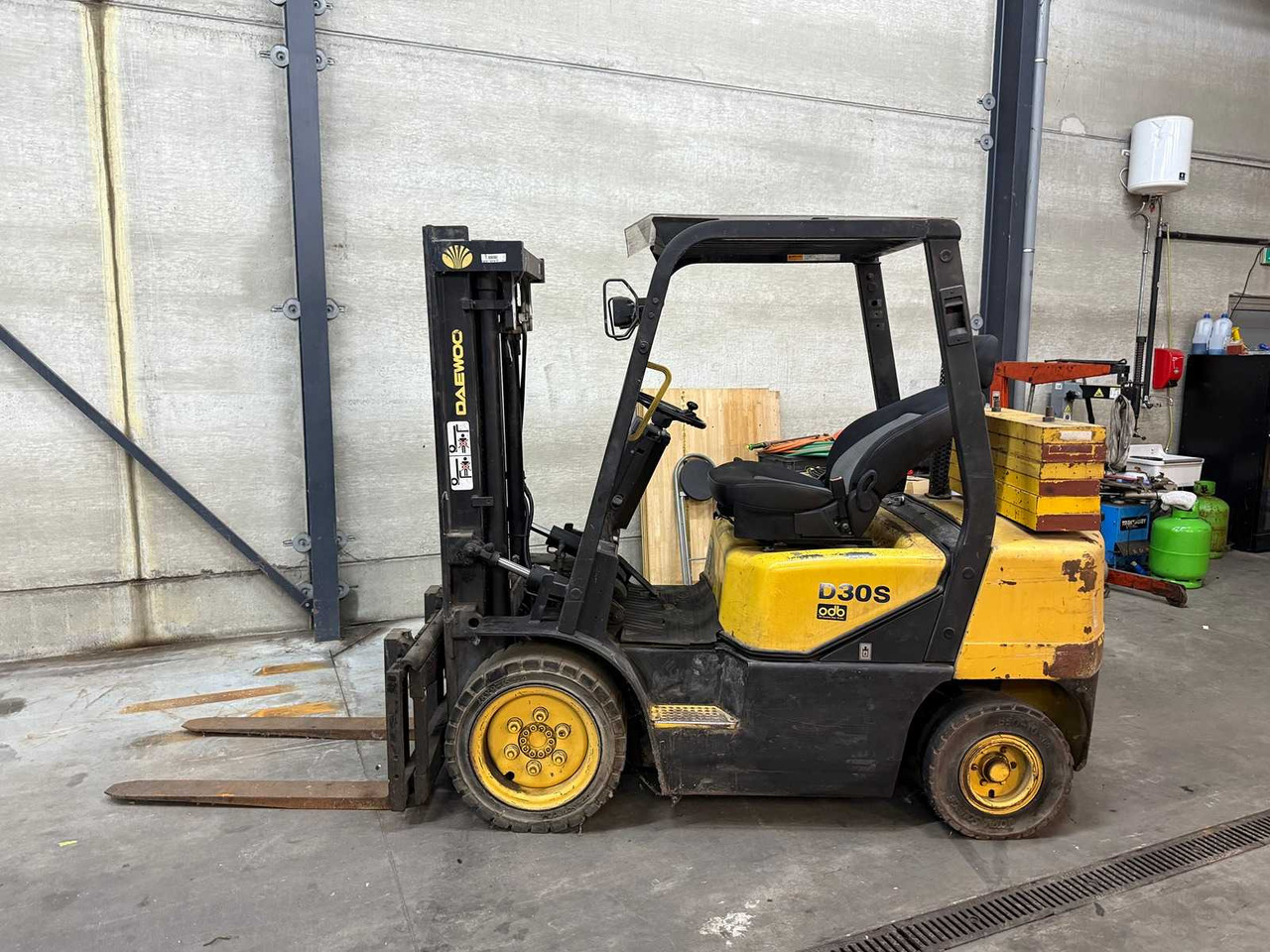 DAEWOO - 2005 - D30S - FORKLIFT - Xe nâng: hình 3 DAEWOO - 2005 - D30S - FORKLIFT - Xe nâng: hình 3
