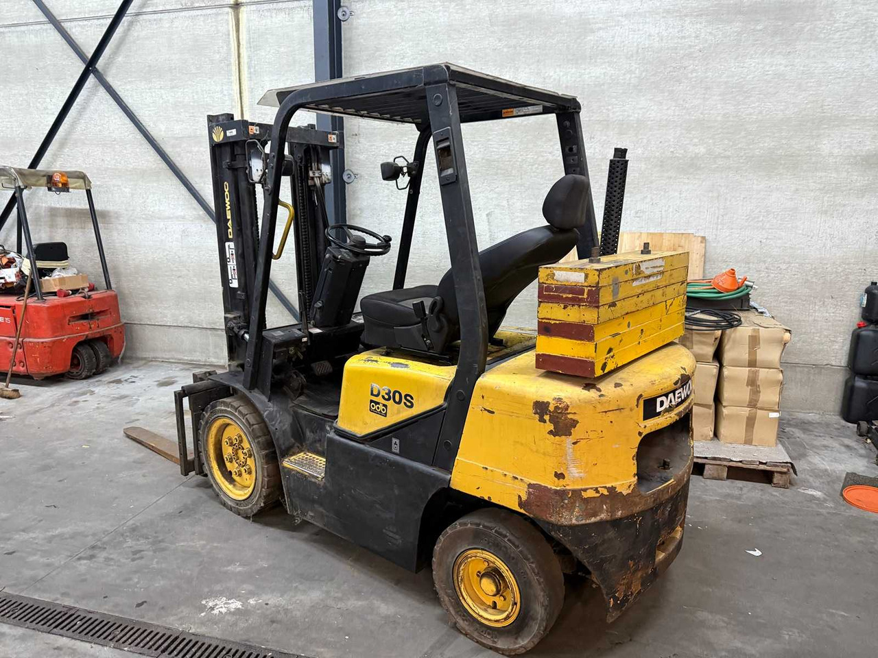 DAEWOO - 2005 - D30S - FORKLIFT - Xe nâng: hình 1 DAEWOO - 2005 - D30S - FORKLIFT - Xe nâng: hình 1