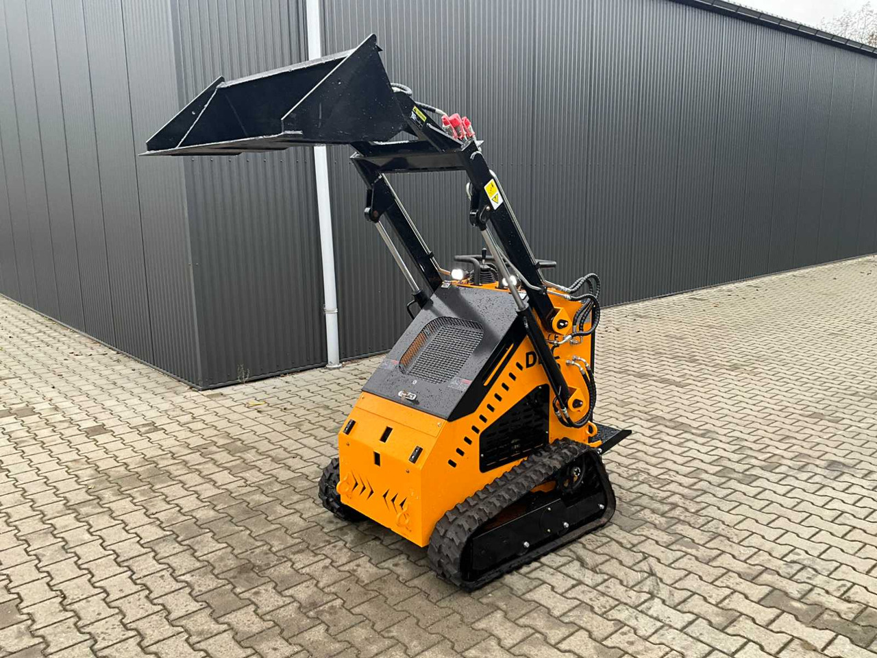 DPC HT-320 - Máy xúc lật đa năng: hình 4 DPC HT-320 - Máy xúc lật đa năng: hình 4