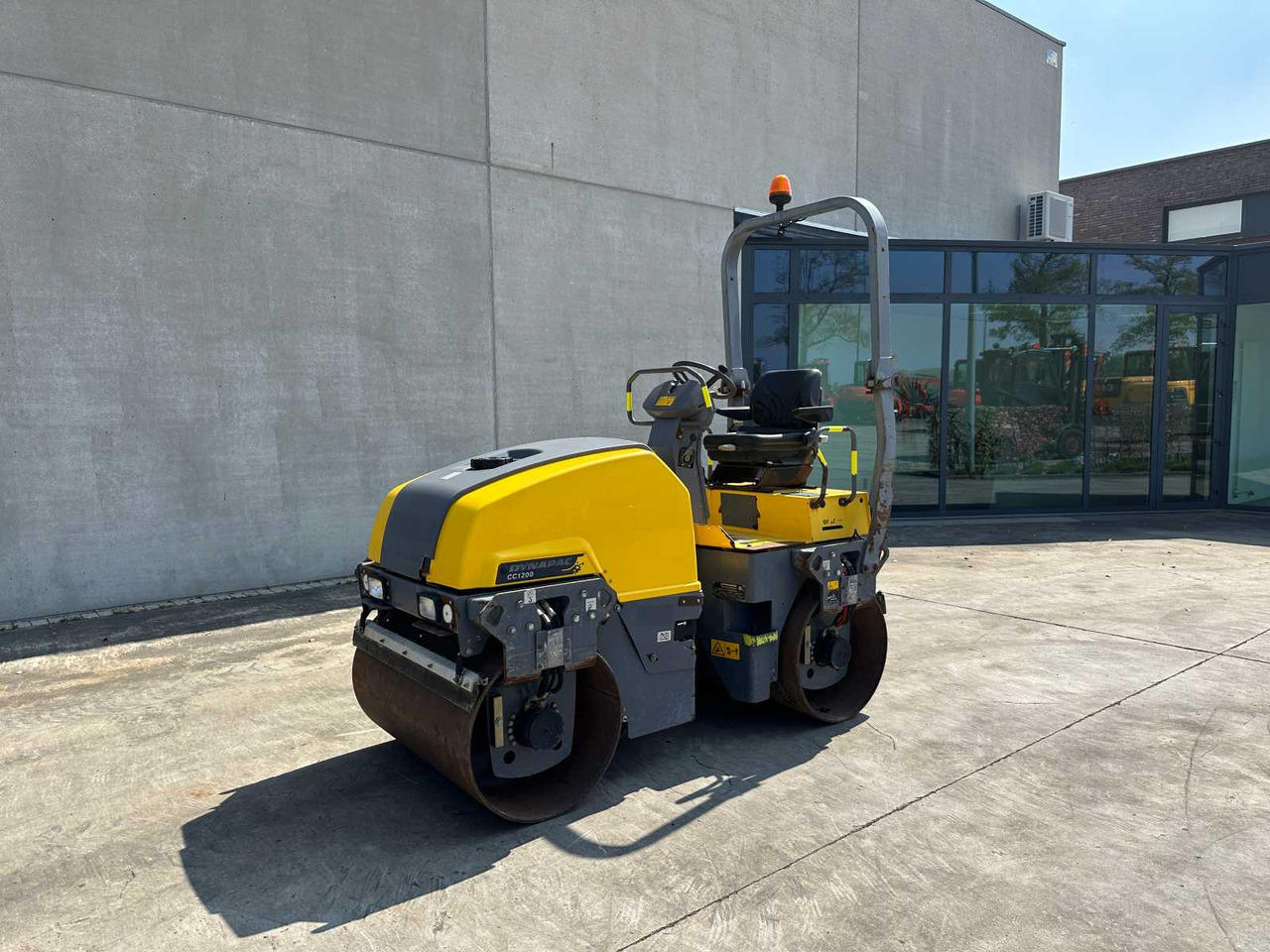 DYNAPAC CC1200 - Máy lăn đường: hình 1 DYNAPAC CC1200 - Máy lăn đường: hình 1