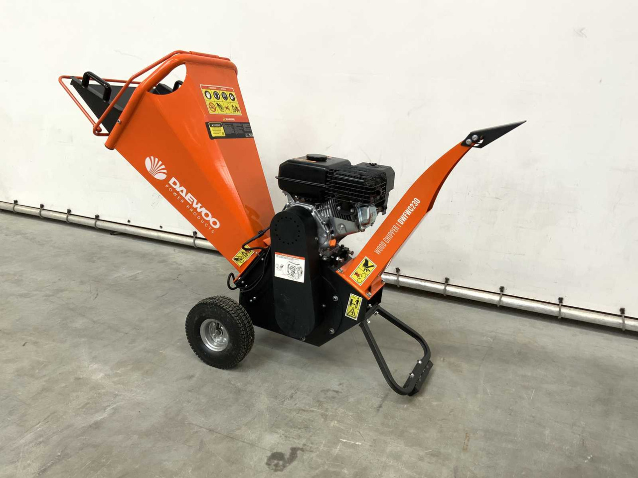 Daewoo DWFWC230 - Máy đốn cây: hình 3 Daewoo DWFWC230 - Máy đốn cây: hình 3