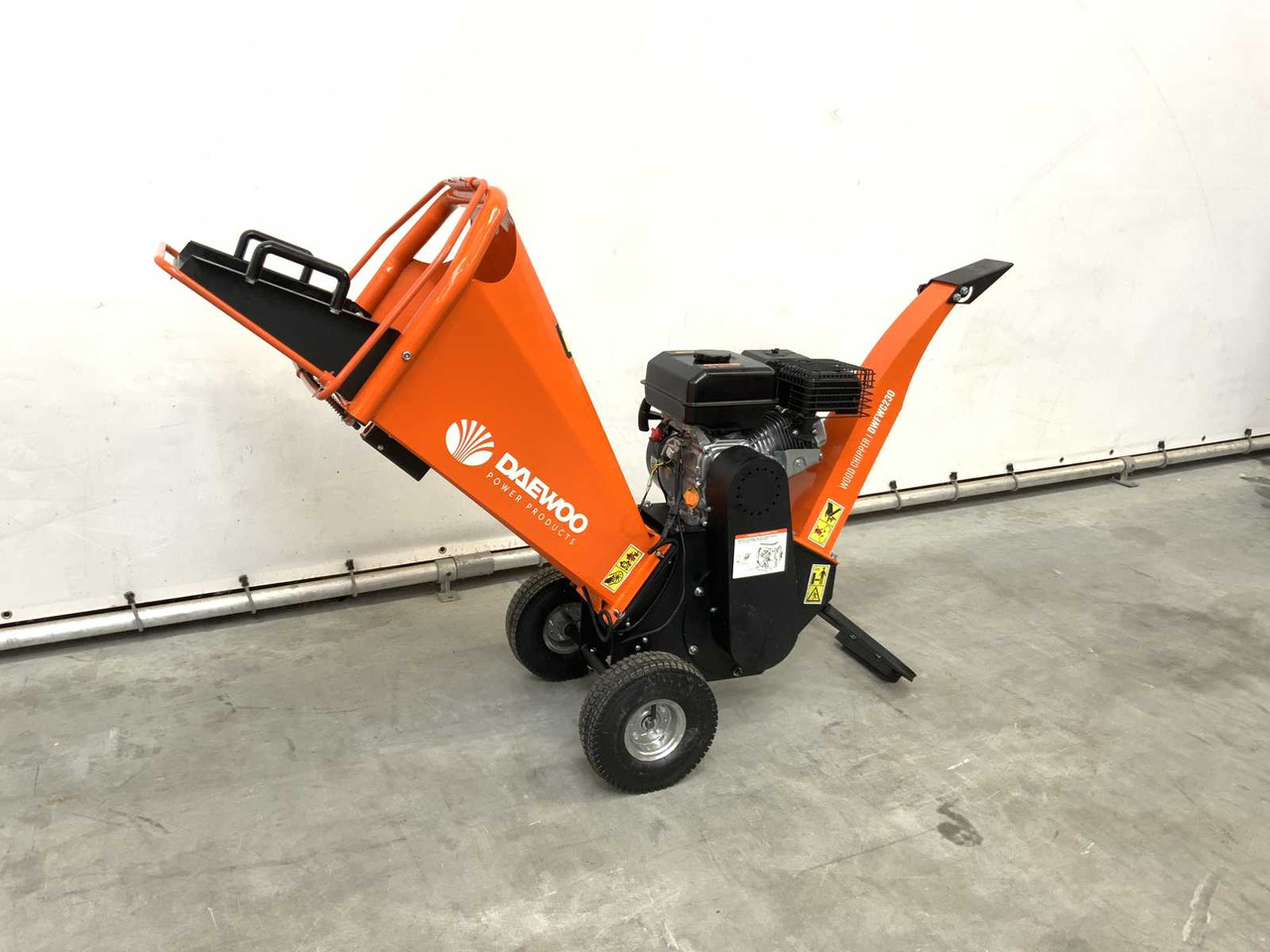 Daewoo DWFWC230 - Máy đốn cây: hình 1 Daewoo DWFWC230 - Máy đốn cây: hình 1