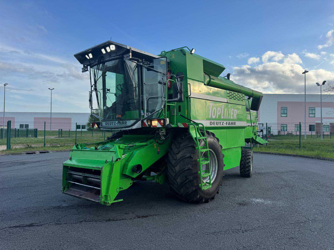 Deutz 4080HTS - Máy gặt đập: hình 1 Deutz 4080HTS - Máy gặt đập: hình 1