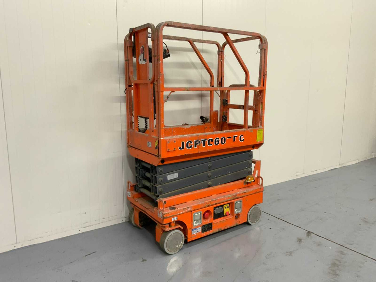 Dingli JCTP0607DCS - Nền bục trên không: hình 1 Dingli JCTP0607DCS - Nền bục trên không: hình 1