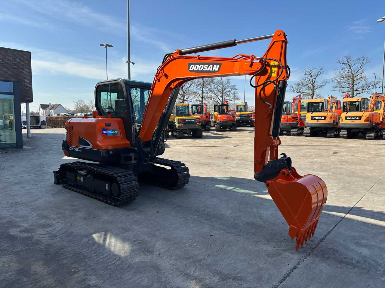 Doosan DX55-9C - Máy xúc bánh xích: hình 3 Doosan DX55-9C - Máy xúc bánh xích: hình 3