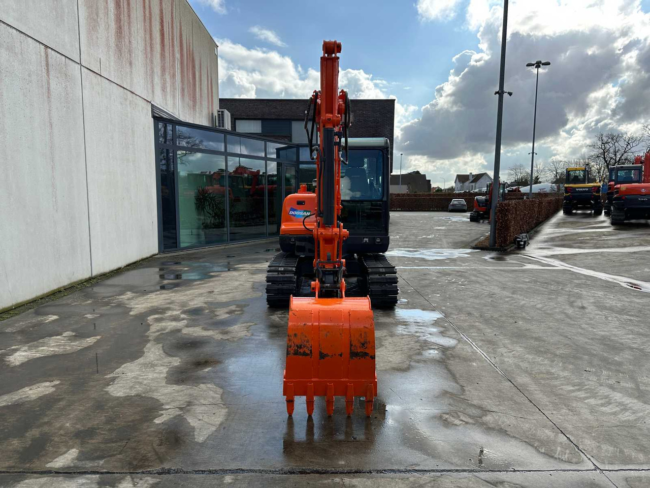 Doosan DX55-9C - Máy xúc bánh xích: hình 2 Doosan DX55-9C - Máy xúc bánh xích: hình 2