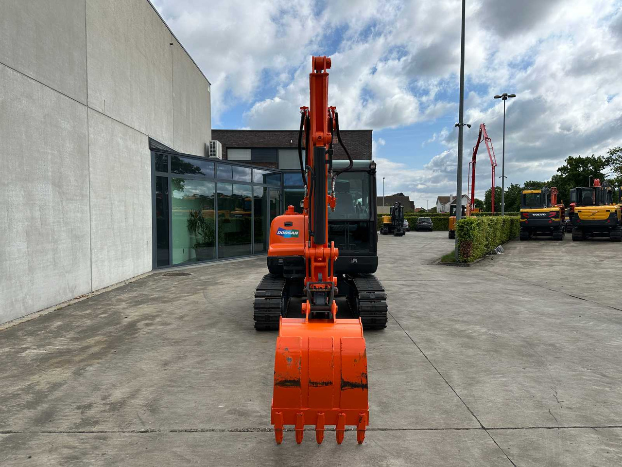 Doosan DX55-9C - Máy xúc bánh xích: hình 2 Doosan DX55-9C - Máy xúc bánh xích: hình 2