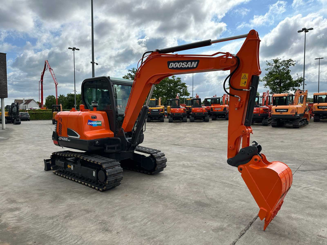 Doosan DX55-9C - Máy xúc bánh xích: hình 3 Doosan DX55-9C - Máy xúc bánh xích: hình 3