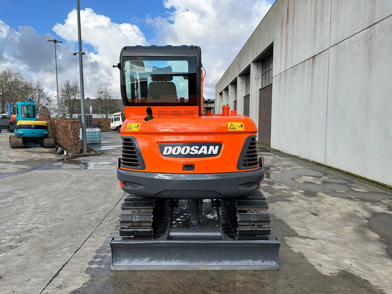 Doosan DX55-9C - Máy xúc bánh xích: hình 5 Doosan DX55-9C - Máy xúc bánh xích: hình 5