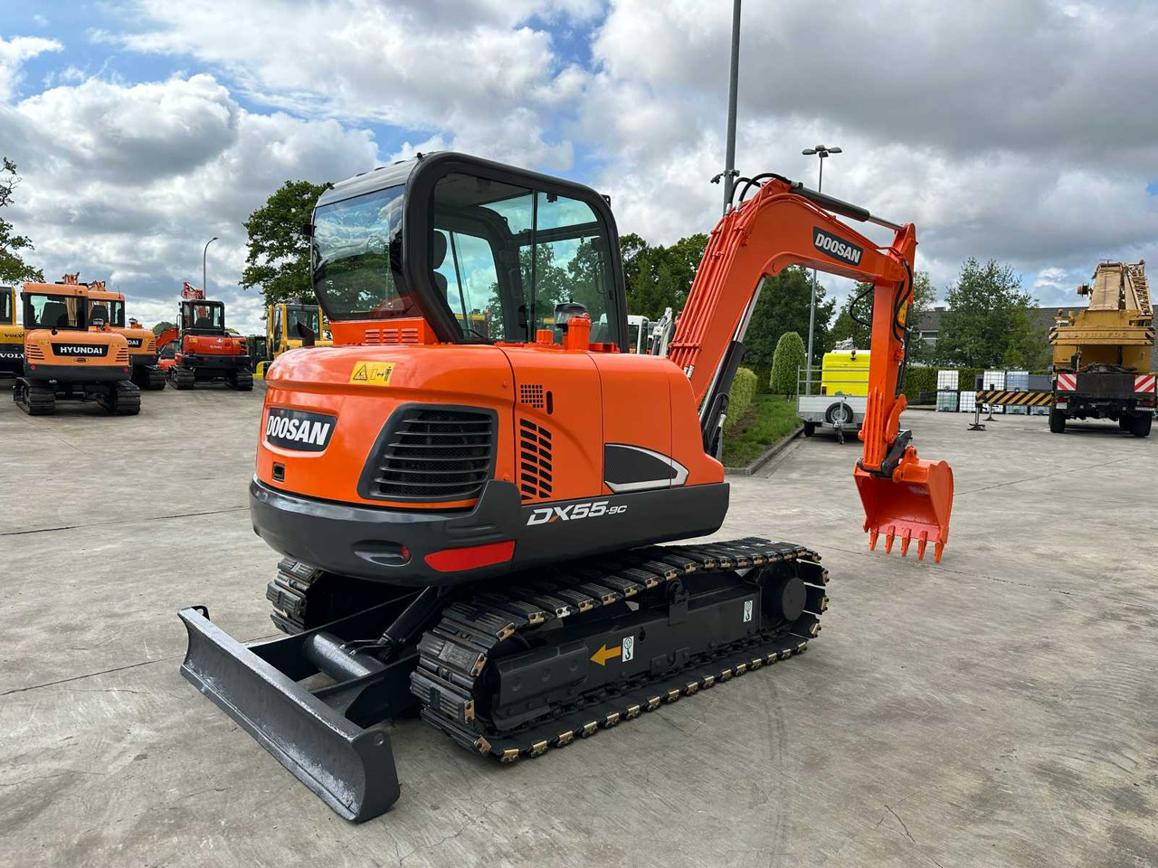 Doosan DX55-9C - Máy xúc bánh xích: hình 4 Doosan DX55-9C - Máy xúc bánh xích: hình 4