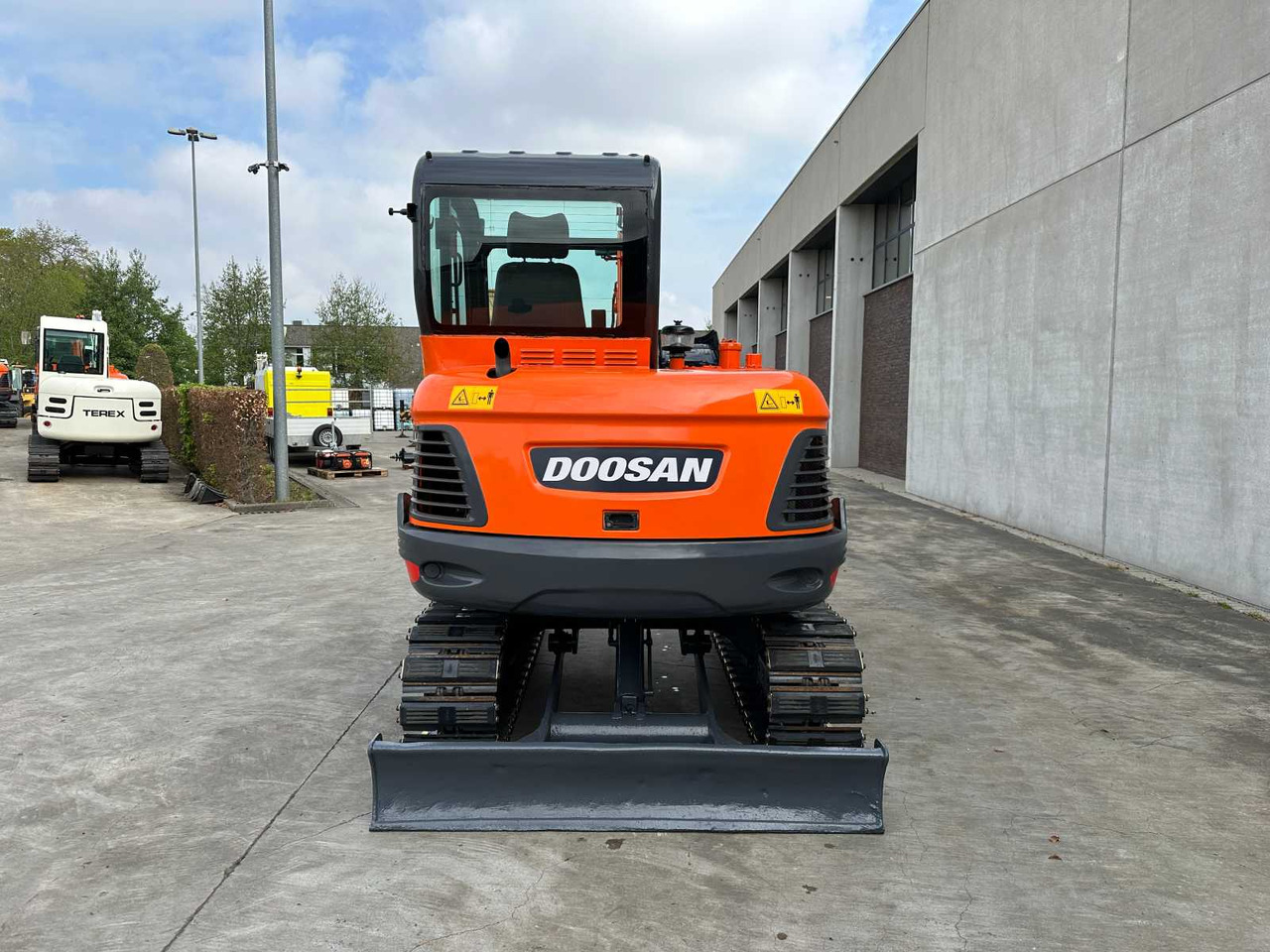 Doosan DX55-9C - Máy xúc bánh xích: hình 5 Doosan DX55-9C - Máy xúc bánh xích: hình 5
