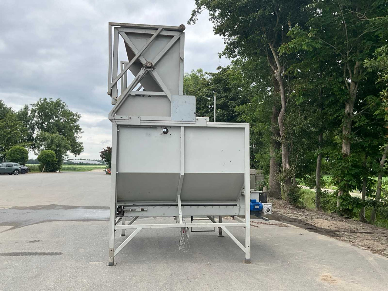 Dosing bunker with tipper - Máy trồng và thu hoạch khoai tây: hình 4 Dosing bunker with tipper - Máy trồng và thu hoạch khoai tây: hình 4
