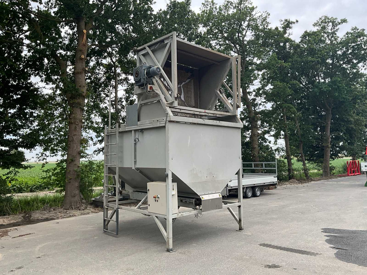 Dosing bunker with tipper - Máy trồng và thu hoạch khoai tây: hình 3 Dosing bunker with tipper - Máy trồng và thu hoạch khoai tây: hình 3