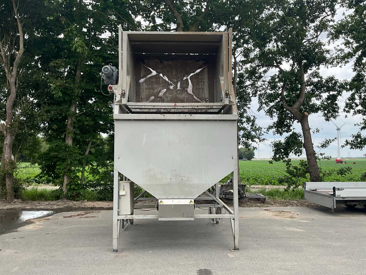 Dosing bunker with tipper - Máy trồng và thu hoạch khoai tây: hình 2 Dosing bunker with tipper - Máy trồng và thu hoạch khoai tây: hình 2
