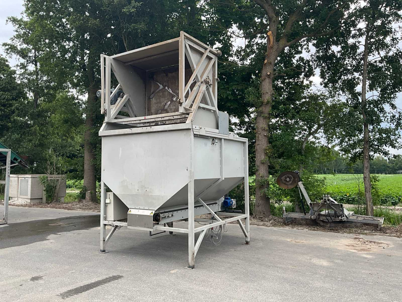 Dosing bunker with tipper - Máy trồng và thu hoạch khoai tây: hình 1 Dosing bunker with tipper - Máy trồng và thu hoạch khoai tây: hình 1
