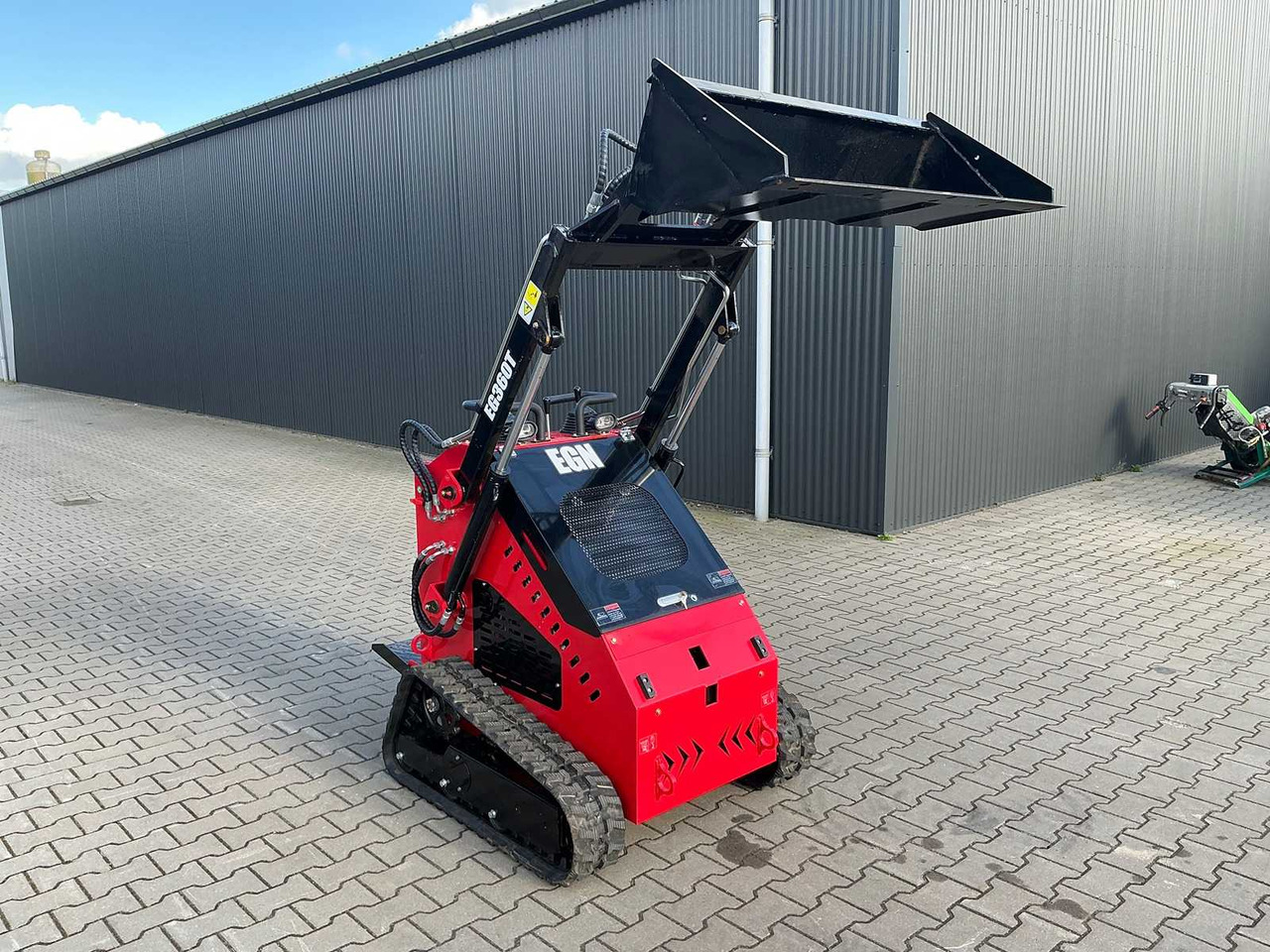EGN EG360T - Máy xúc lật đa năng: hình 3 EGN EG360T - Máy xúc lật đa năng: hình 3