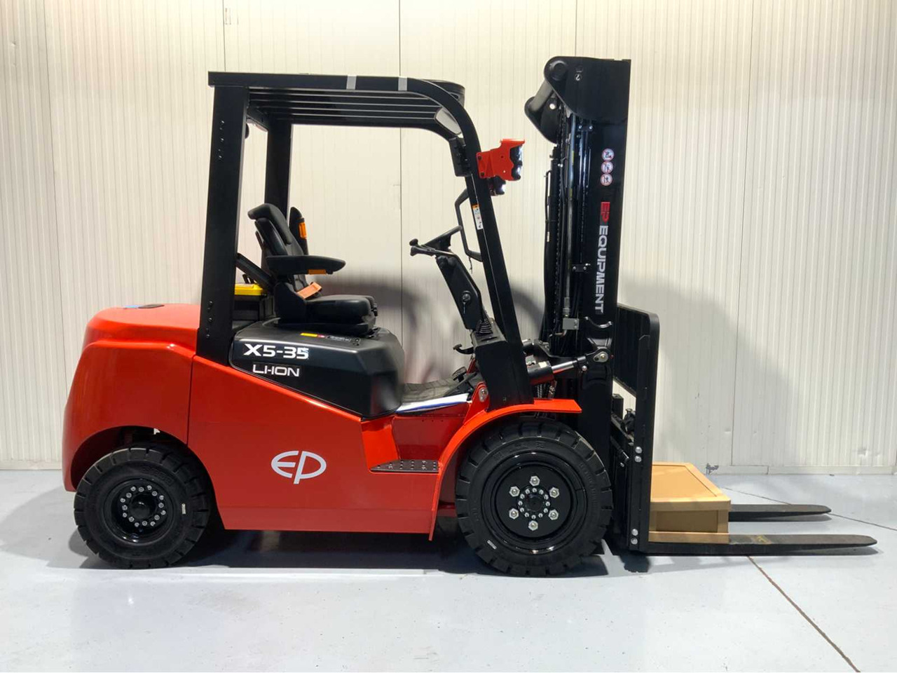 EP 3500KG LIFTING CAPACITY- 4.8 METER PLYWOOD, FREE-LIFT, SIDE-SHIFT FORKLIFT - Xe nâng: hình 5 EP 3500KG LIFTING CAPACITY- 4.8 METER PLYWOOD, FREE-LIFT, SIDE-SHIFT FORKLIFT - Xe nâng: hình 5
